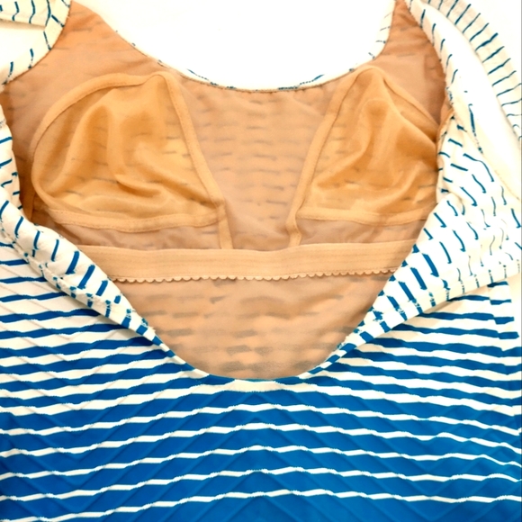 Gottex One Piece Striped Swim Suit Built-in Bra Size 14 - Picture 7 of 9